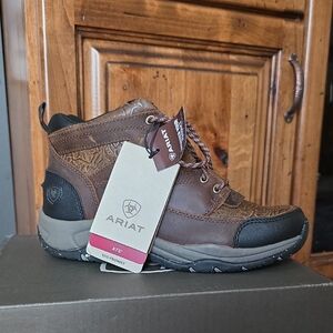 New Ariat Women's Brown and Black Terrain Leather Boots